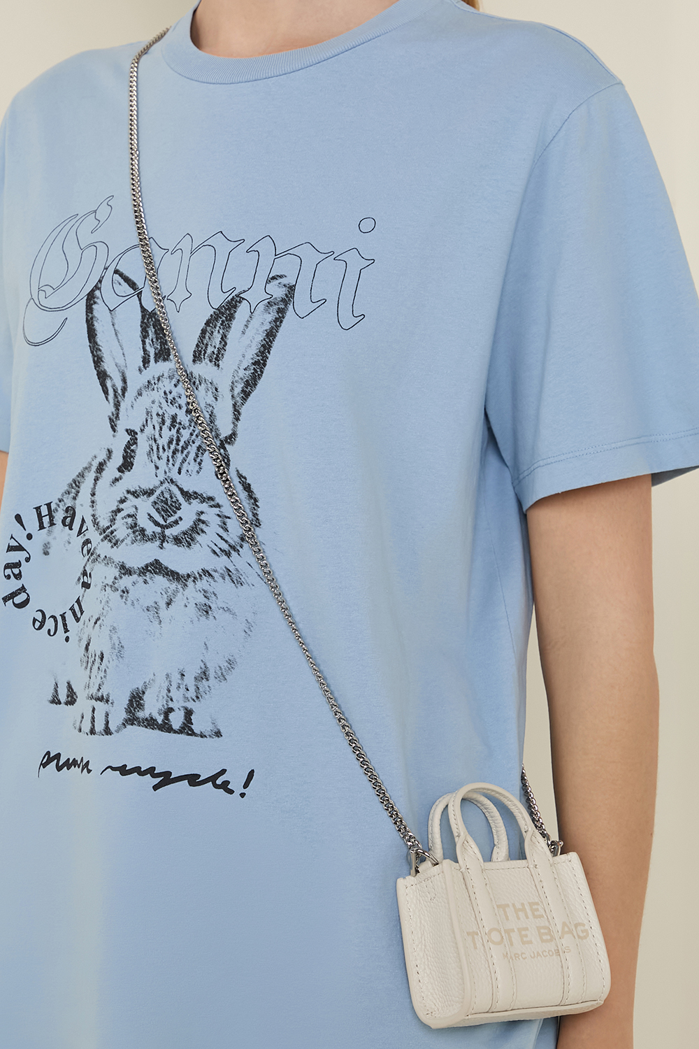 תמונת כל הלוק של תיק קרוסבודי נאנו